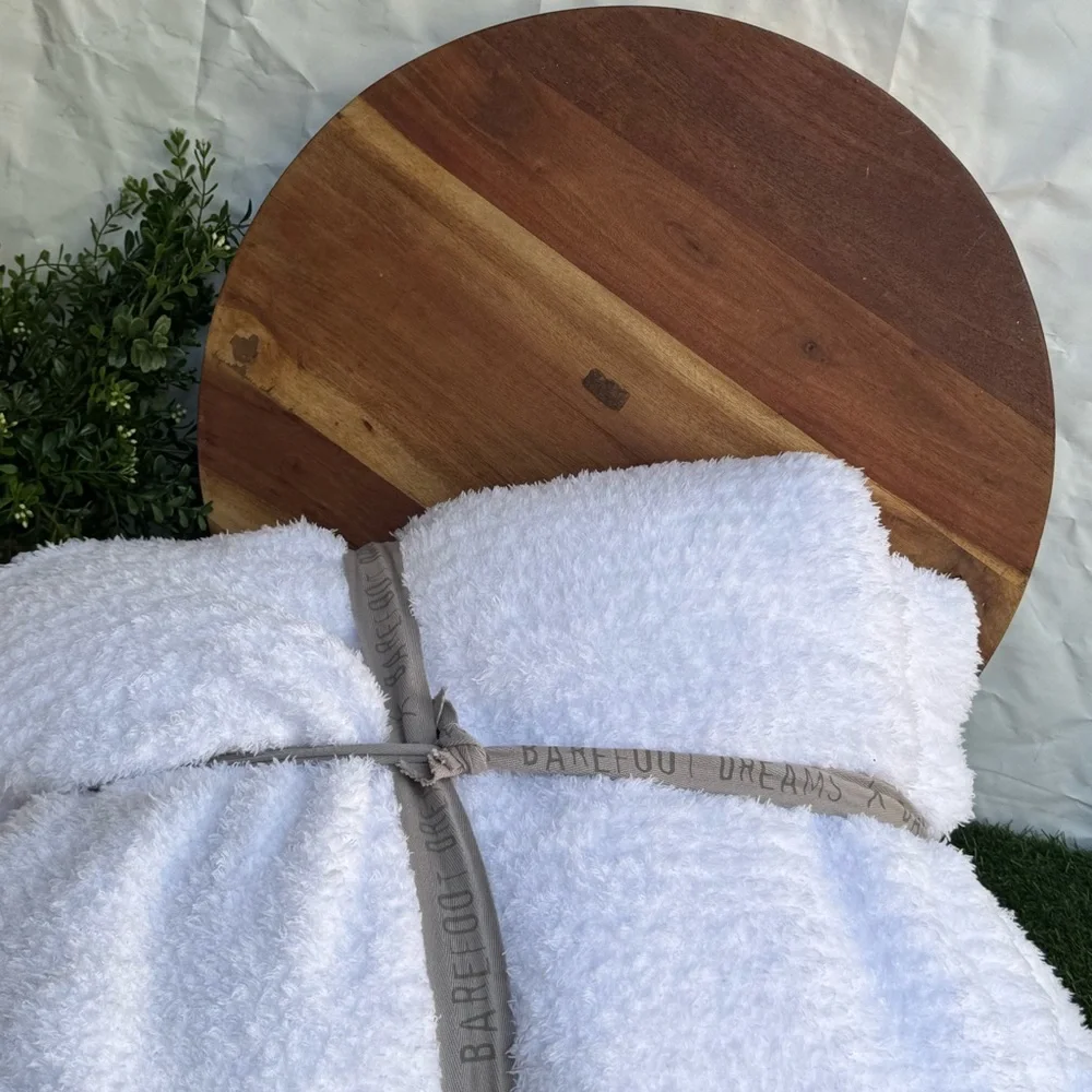 Barefoot Dreams White CozyChic Ribbed Throw Like New